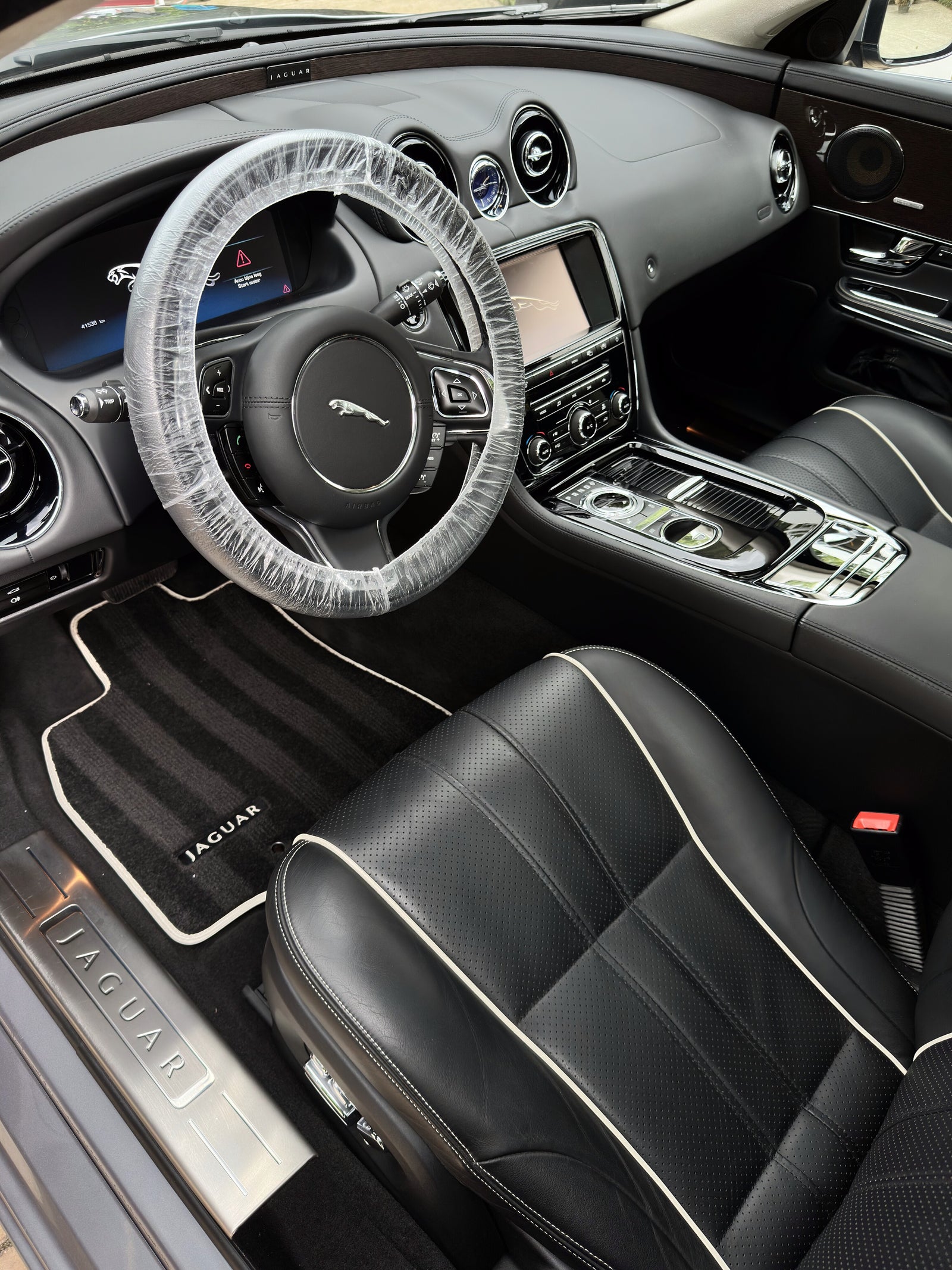 Jaguar XJL